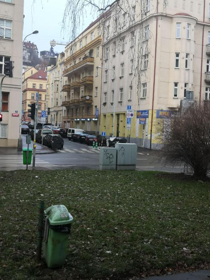 Economy Flat 18 Minutes From Vaclavske Namesti Прага Екстер'єр фото